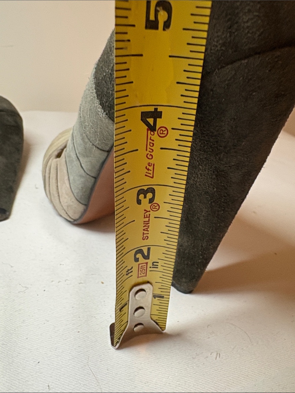 Badgley Mischka Gray Gradation Suede Heeled Pumps Size 8 - Picture 6 of 13